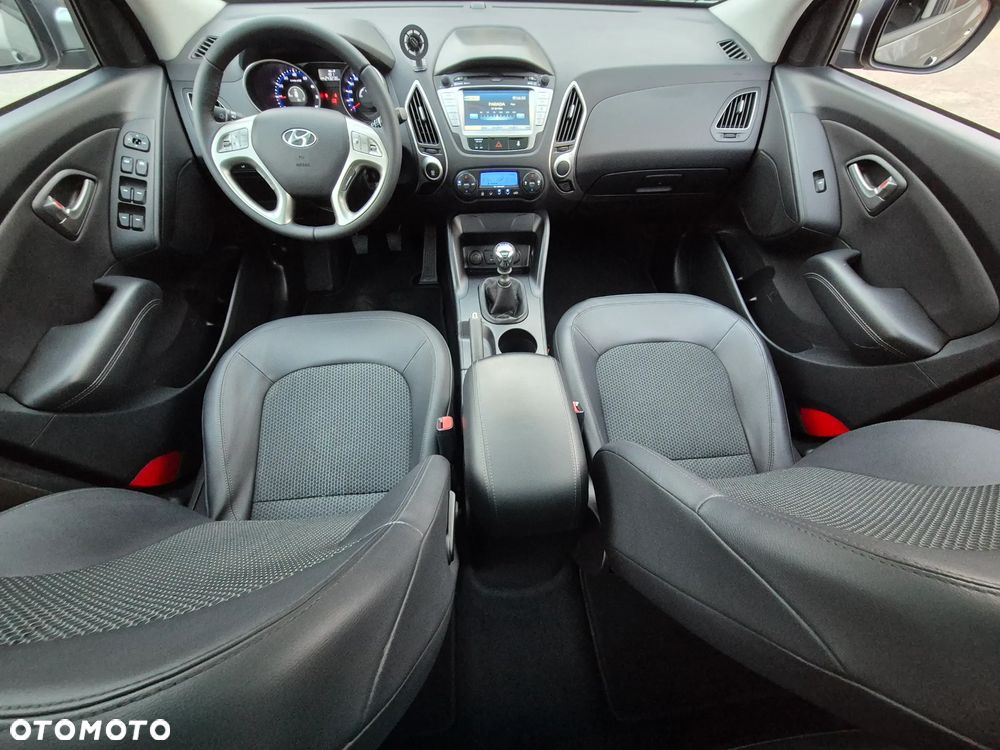 Hyundai ix35 blue 1.6 2WD Finale Silver - 8