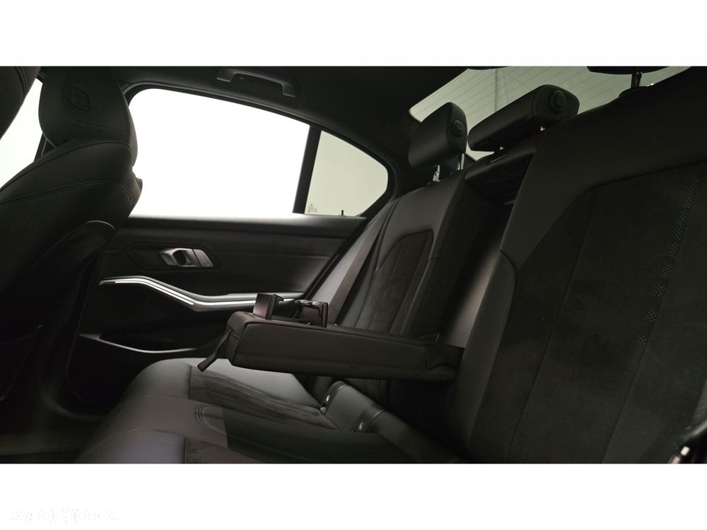 BMW Seria 3 320d xDrive M Sport - 23