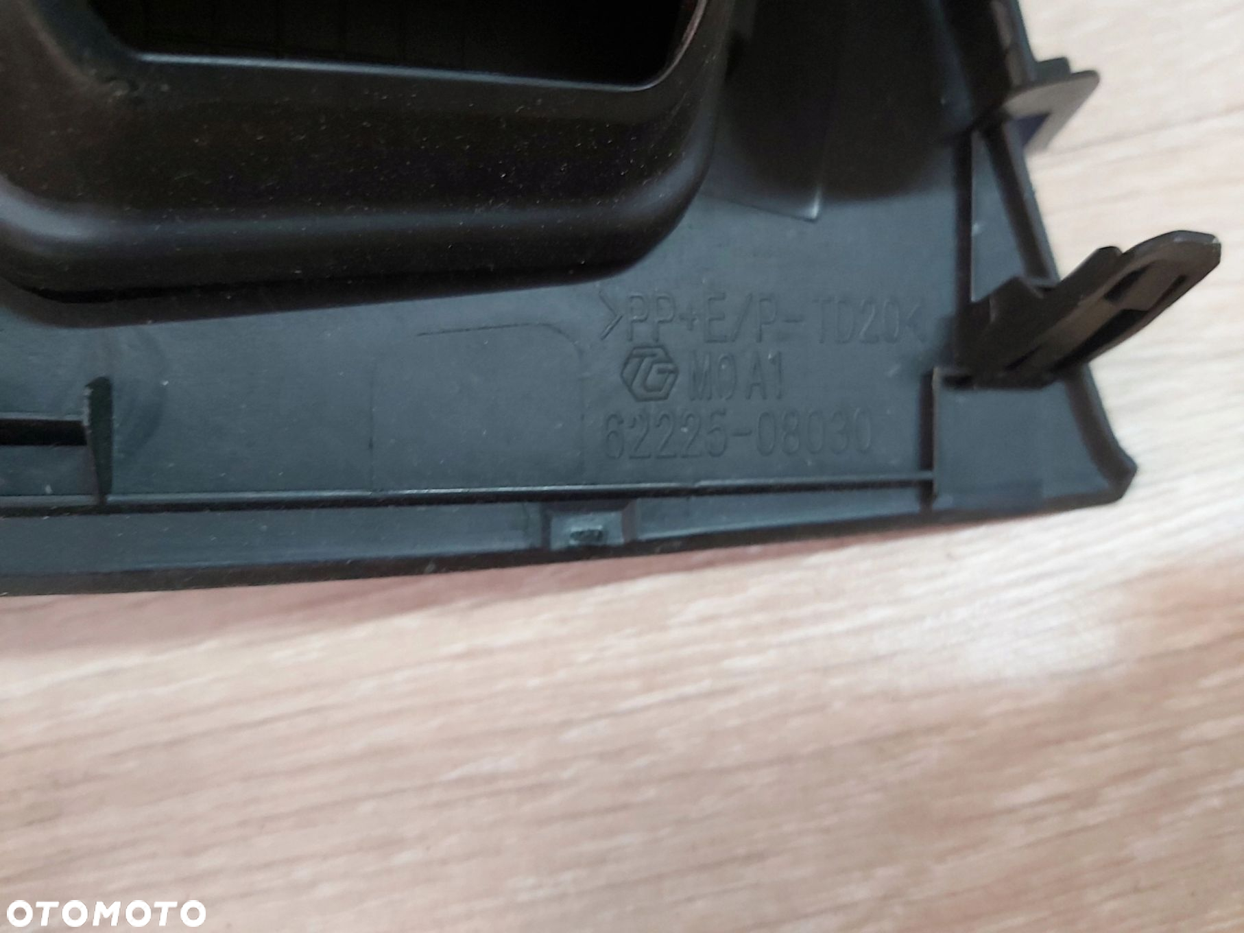 TOYOTA Sienna osłona deski prawa czarna 62225-08030 - 4