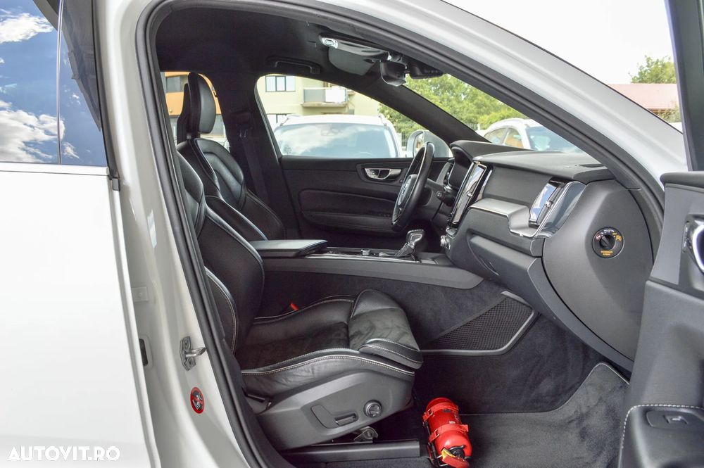 Volvo XC 60 D4 AWD R-Design - 21