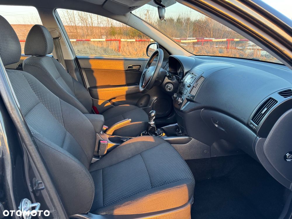 Hyundai i30 i30cw 1.4 blue Comfort - 12