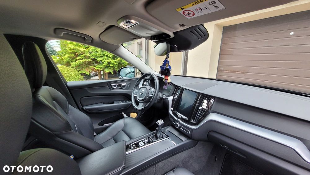 Volvo XC 60 D4 Momentum Pro - 21