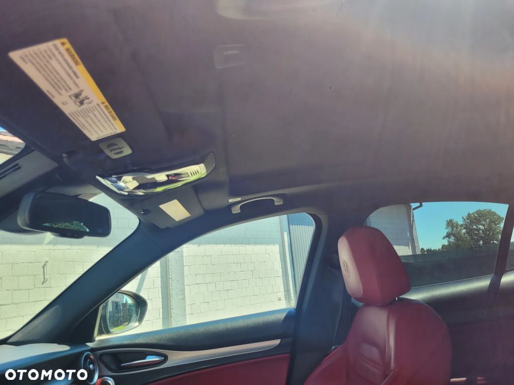 Alfa Romeo Stelvio 2.0 Turbo 16V AT8-Q4 Veloce Ti - 12