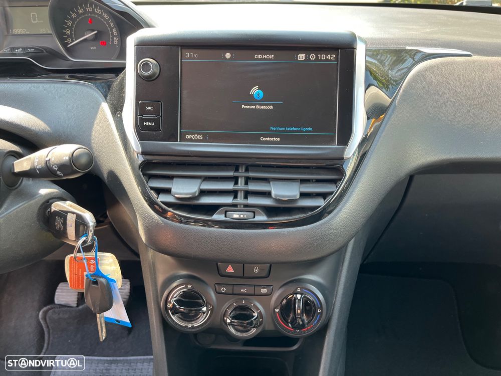 Peugeot 208 1.2 PureTech Signature - 32