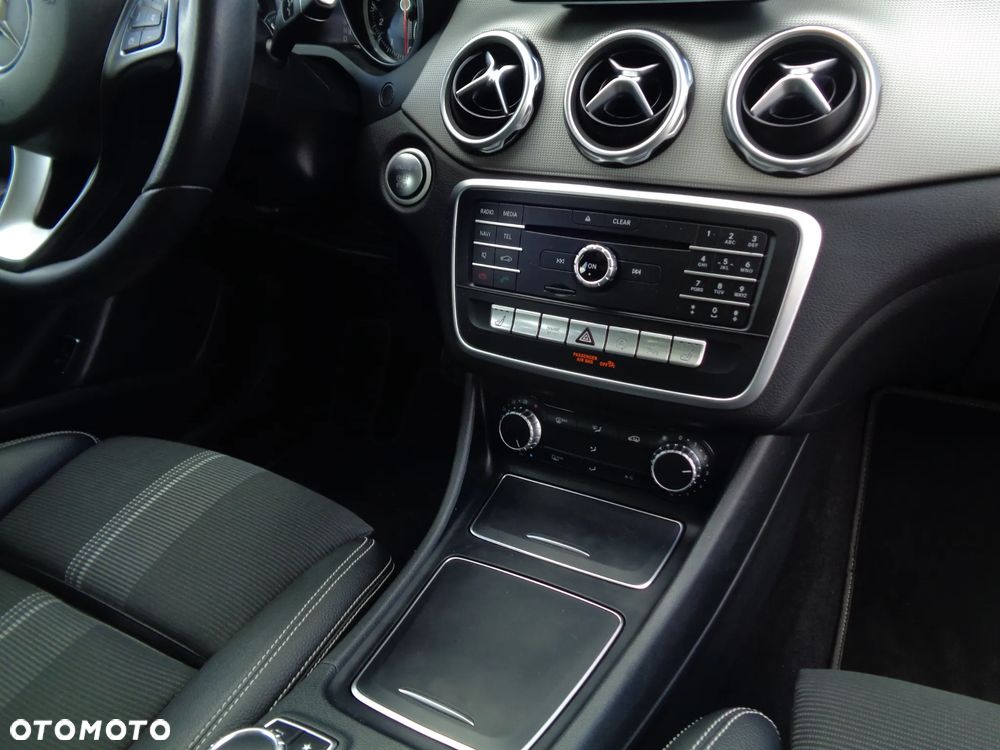 Mercedes-Benz GLA 180 7G-DCT Activity Edition - 26