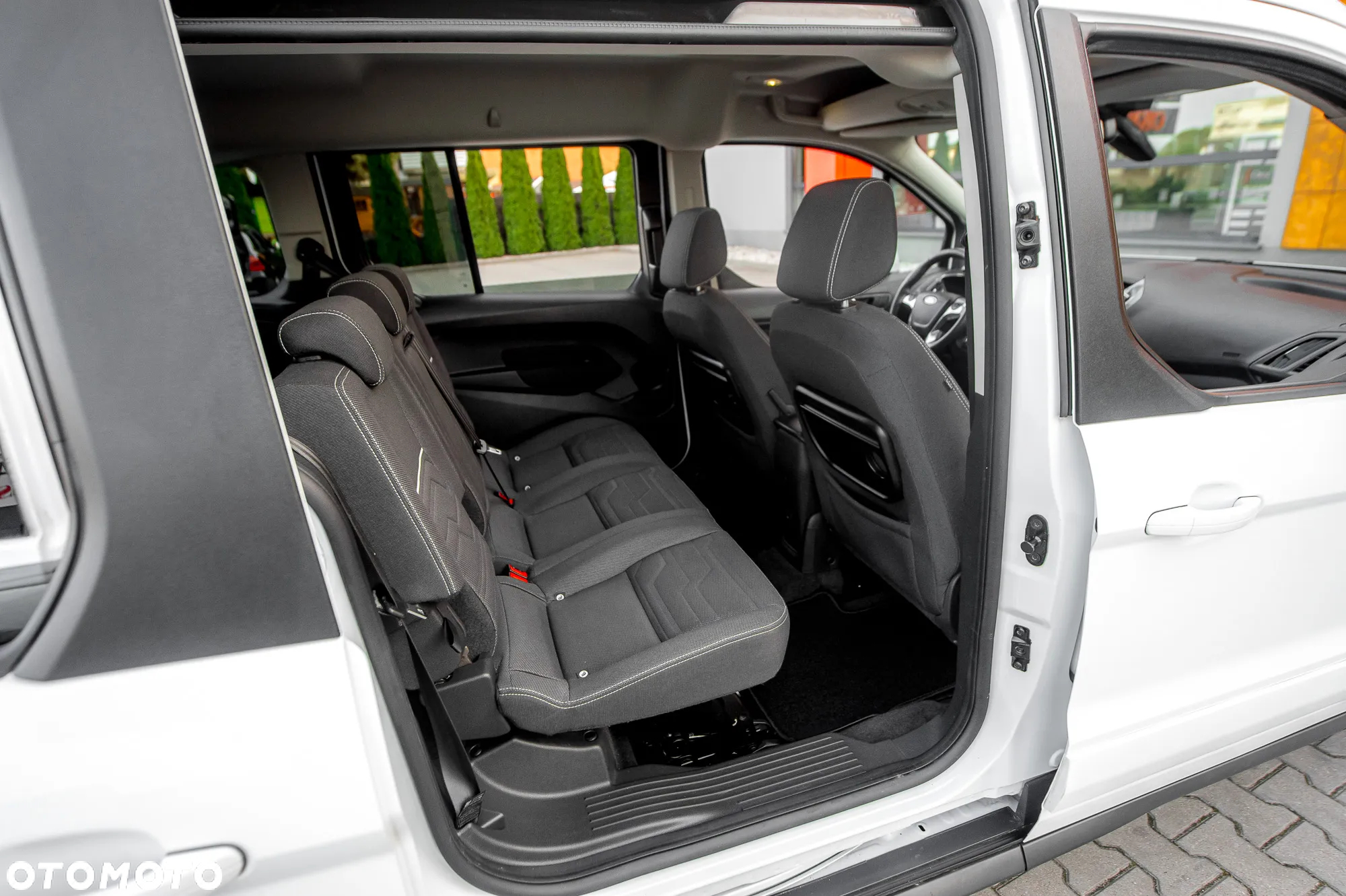 Ford Tourneo Connect Grand - 25