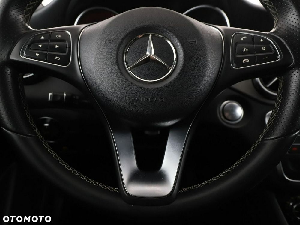 Mercedes-Benz GLA 180 Urban - 22