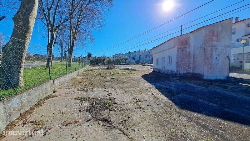 Terreno Urbano com Habitação T1 e Projeto de Ampliação. - Grande imagem: 2/12