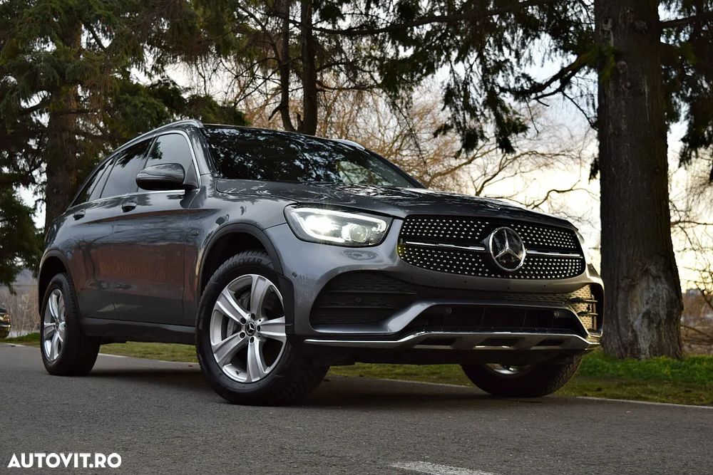 Mercedes-Benz GLC 300 e 4Matic 9G-TRONIC AMG Line Plus - 37