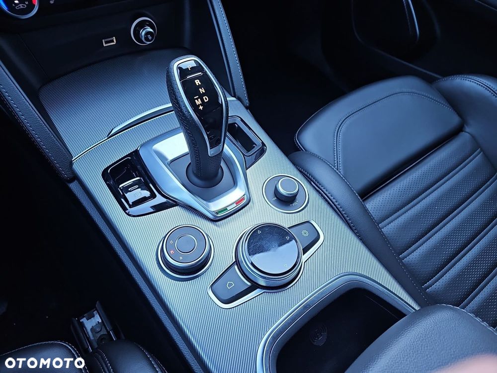 Alfa Romeo Stelvio - 29