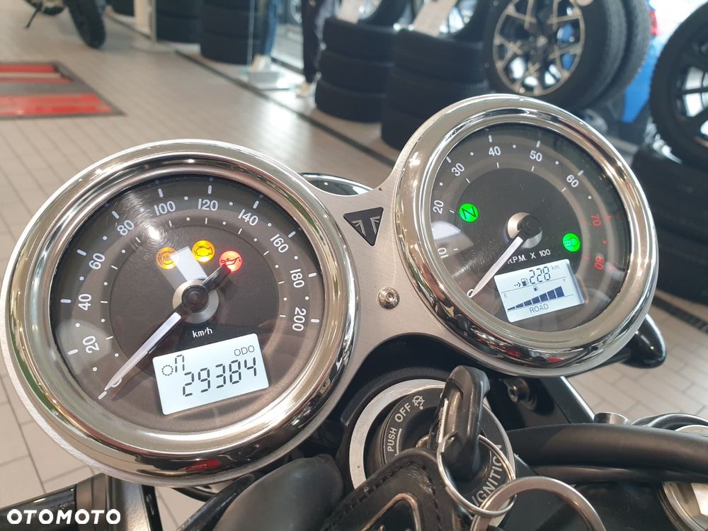 Triumph Bonneville - 27