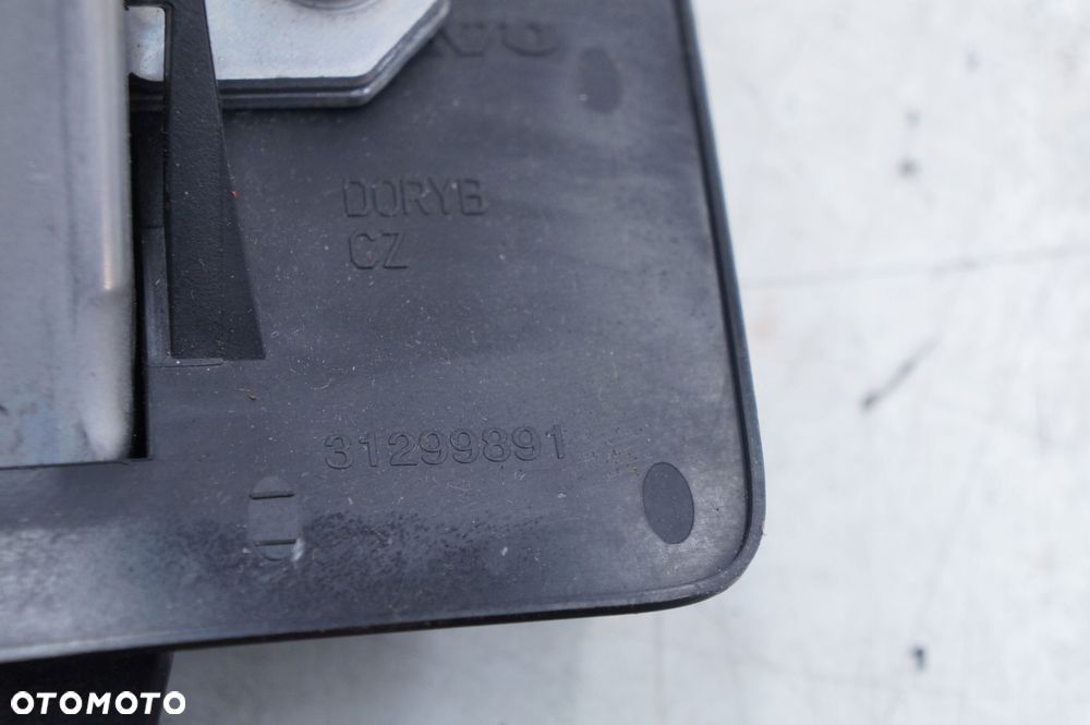 osłona zamek nakładka zamka klapy bagażnika tył 31299891 volvo xc60 - 3