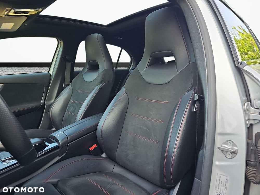 Mercedes-Benz Klasa A 220 4-Matic AMG Line 7G-DCT - 13