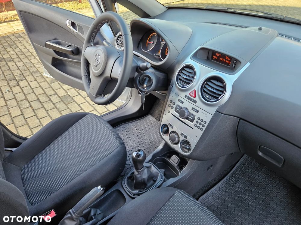 Opel Corsa 1.2 16V Essentia - 31