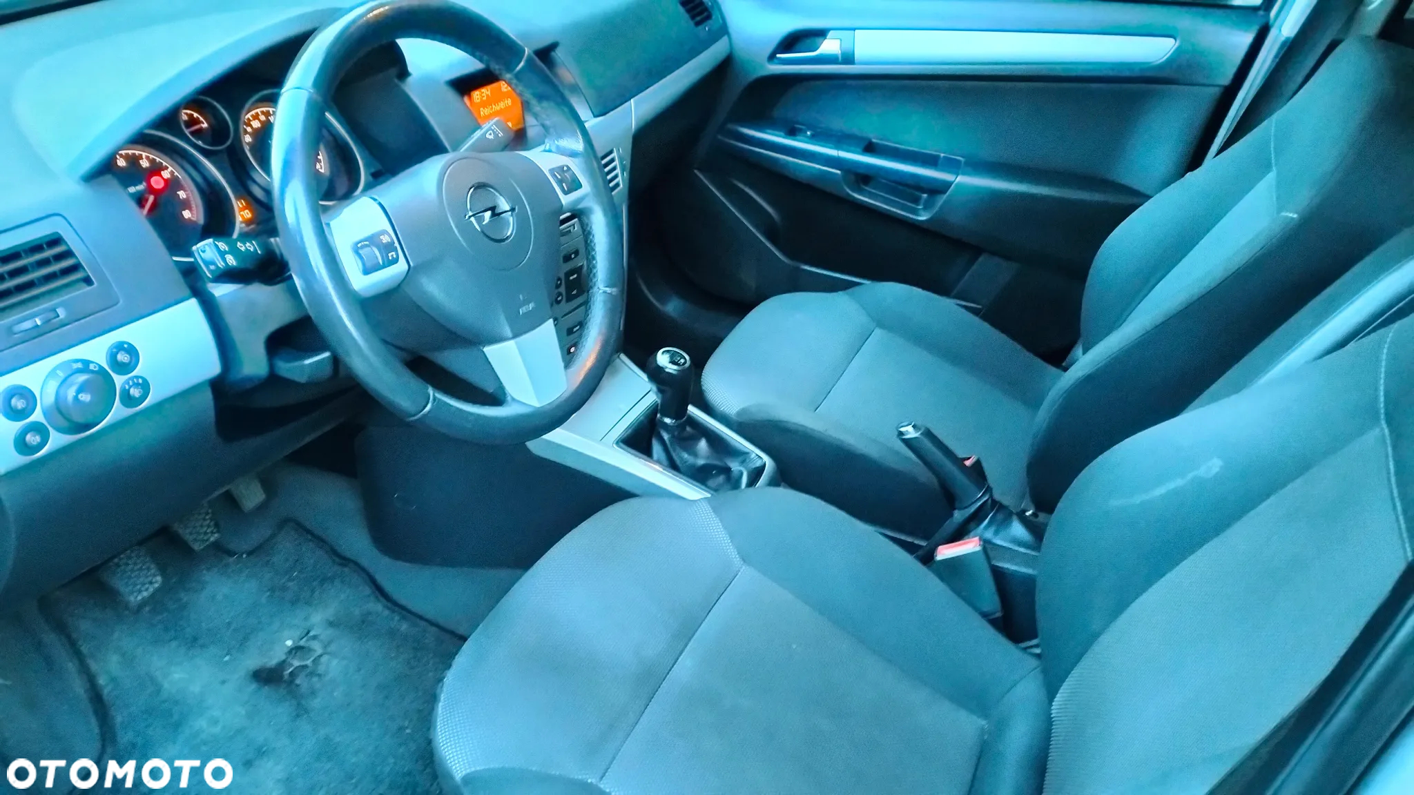 Opel Astra 1.6 Caravan Cosmo - 38