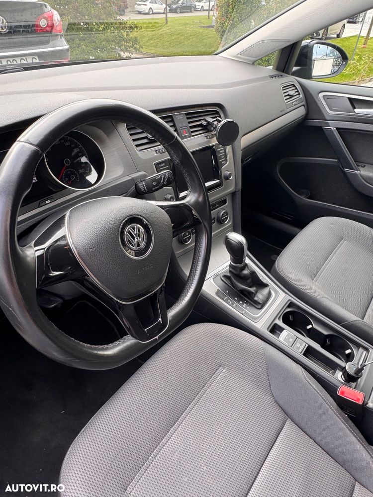 Volkswagen Golf - 6