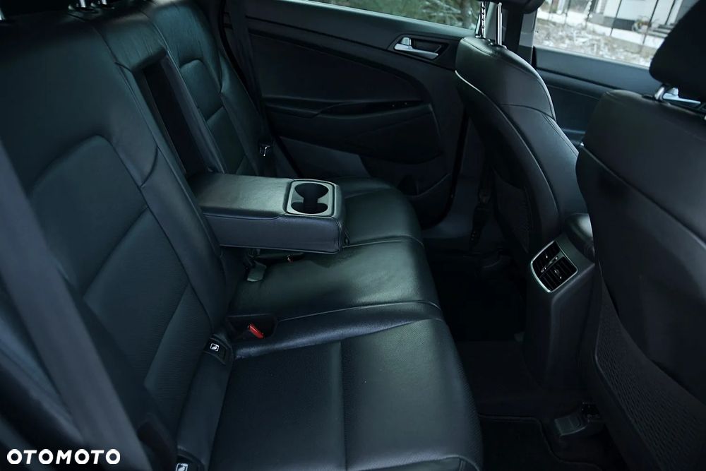 Hyundai Tucson 2.0 CRDI 4WD Automatik Premium - 25