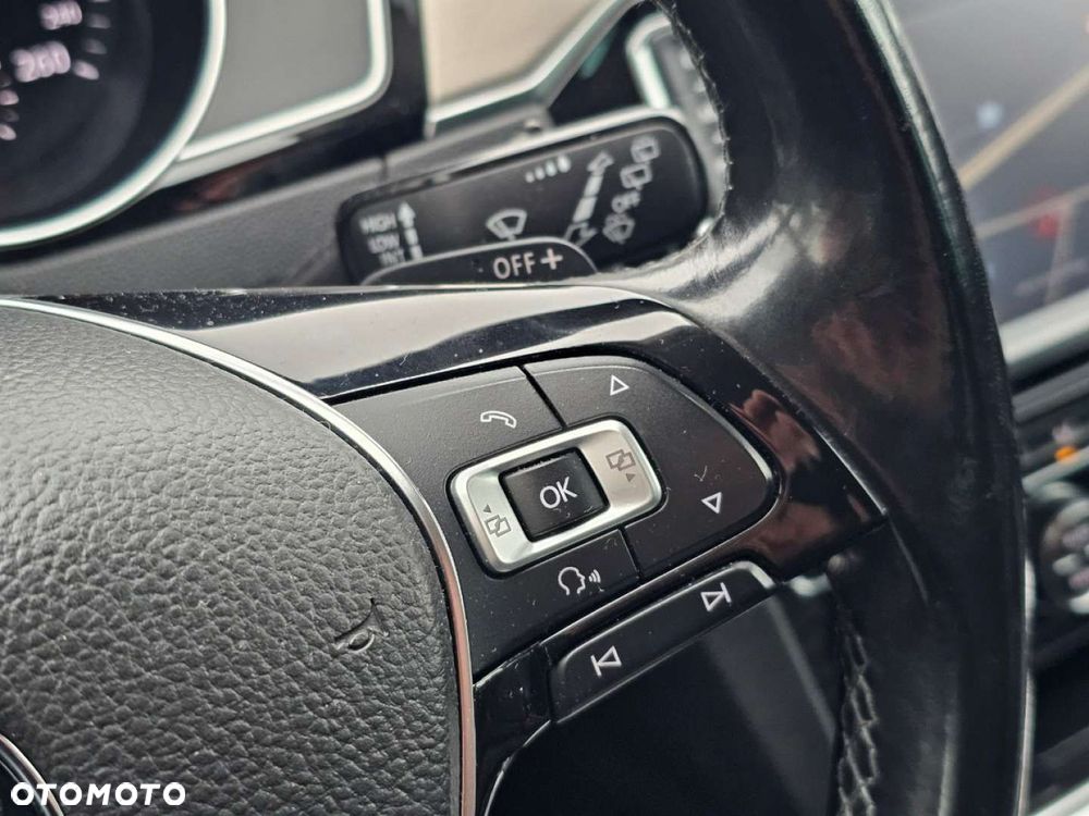 Volkswagen Passat - 28