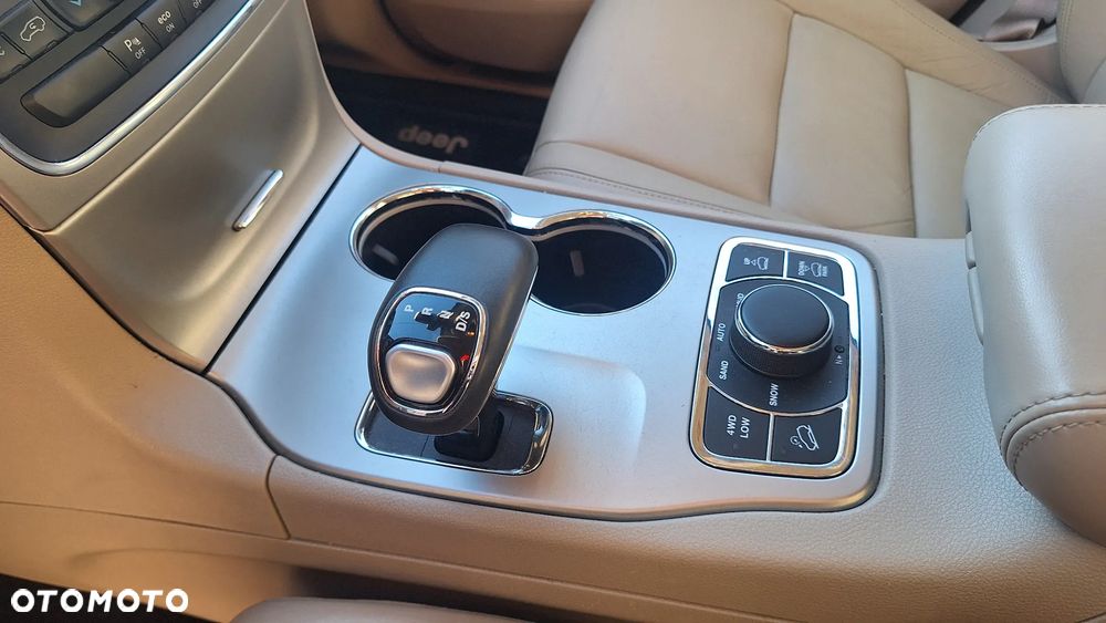 Jeep Grand Cherokee - 16