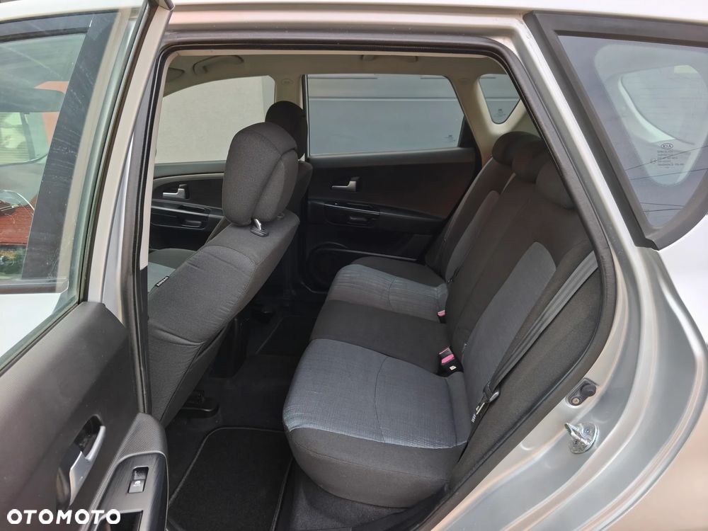 Kia Ceed 1.4 L - 8