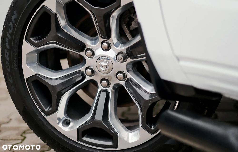 RAM 1500 Crew Cab Shortbed Bighorn - 18