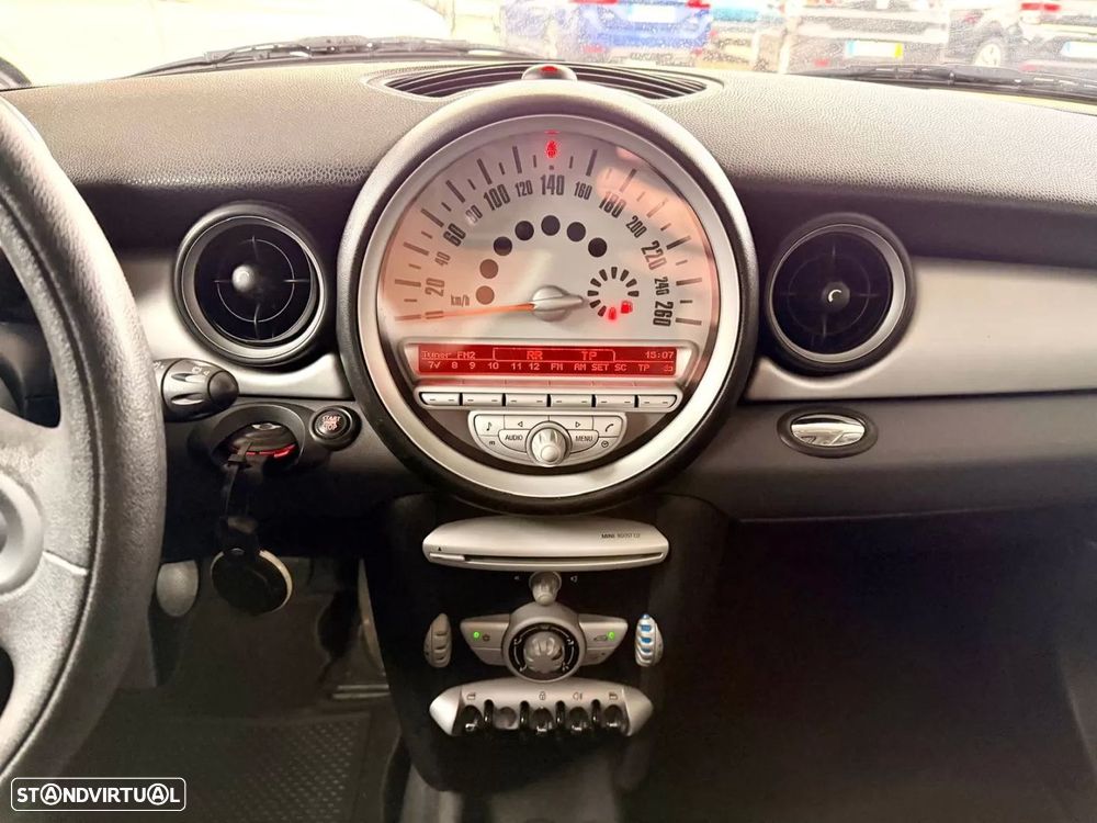 MINI Clubman Cooper D - 18