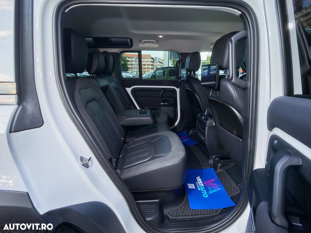 Land Rover Defender 110 2.0L D240 S - 33