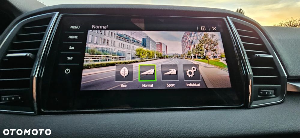 Skoda Karoq 1.5 TSI ACT 4x2 Style DSG - 27