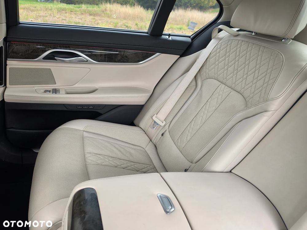BMW Seria 7 - 31