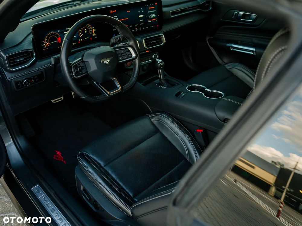 Ford Mustang - 25