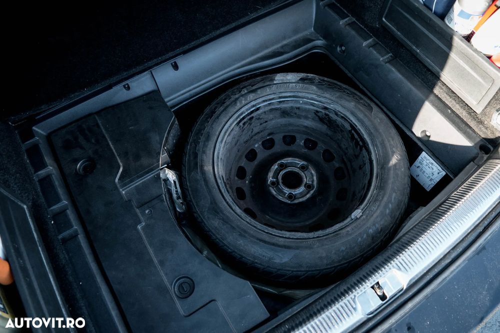 Volkswagen Passat 1.6 TDI DPF BlueMotion Technology Highline - 29