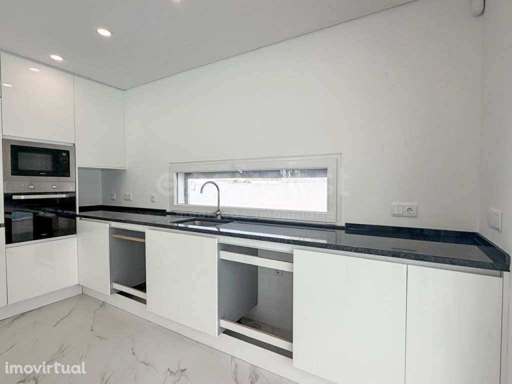 Moradia Única T4 Isolada com Piscina, Urbanização em Palmela - Grande imagem: 5/46