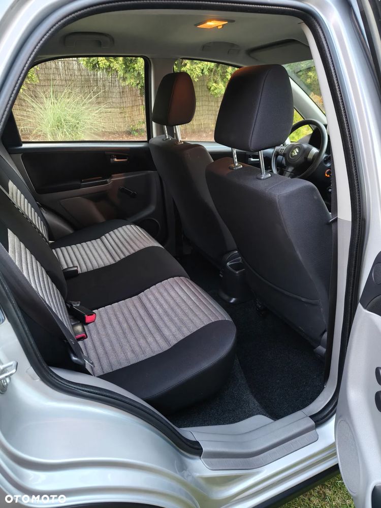 Suzuki SX4 1.6 Comfort Plus - 14