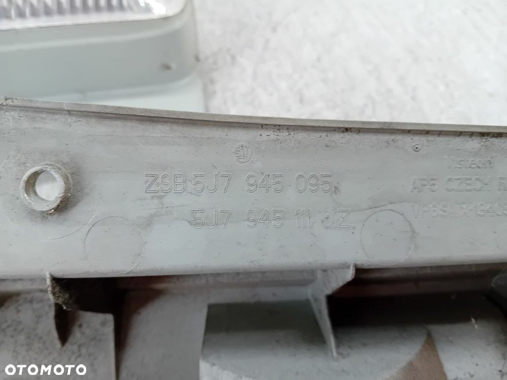 LAMPY TYŁ KOMPLET SKODA PRAKTIK 5J7945095  5J7945096 - 9
