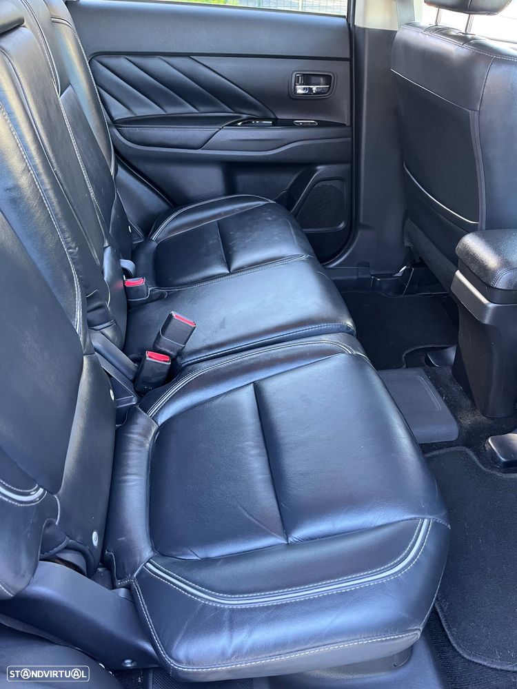 Mitsubishi Outlander - 12