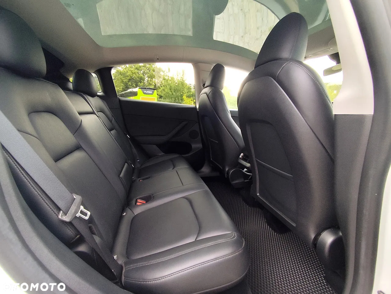 Tesla Y Long Range RWD - 9