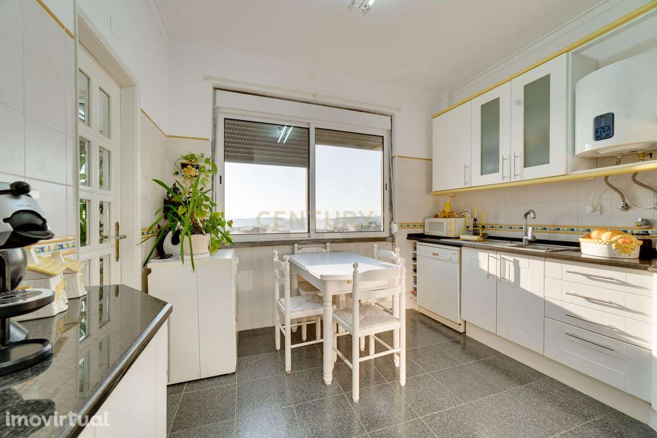 T3 com Vista de Mar e Excelente Localização – Queijas - Grande imagem: 2/34