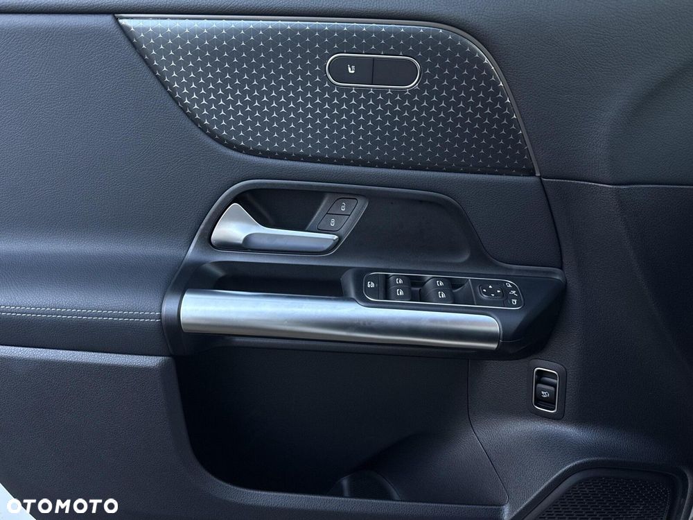 Mercedes-Benz GLA - 21