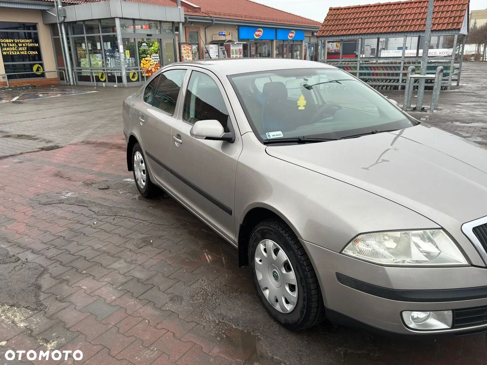 Skoda Octavia 1.6 Ambiente - 4