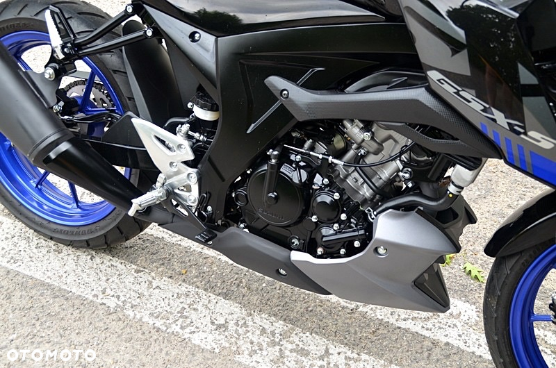Suzuki GSX - 11