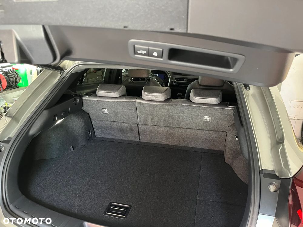 Lexus UX - 12