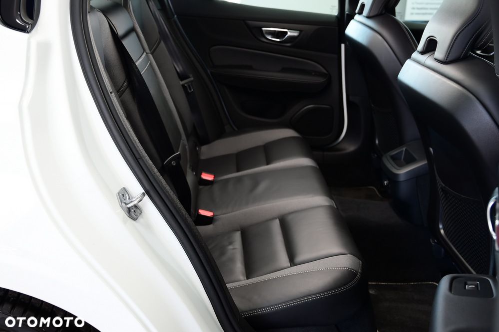 Volvo S60 T4 R-Design - 23