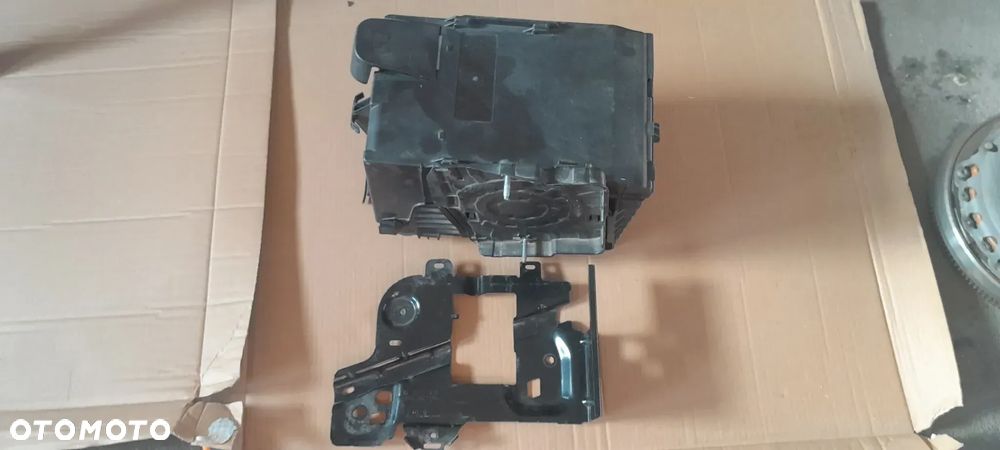 PEUGEOT 208 I LIFT 1.5 HDI OBUDOWA AKUMULATORA PODSTAWA AKUMULATORA - 1
