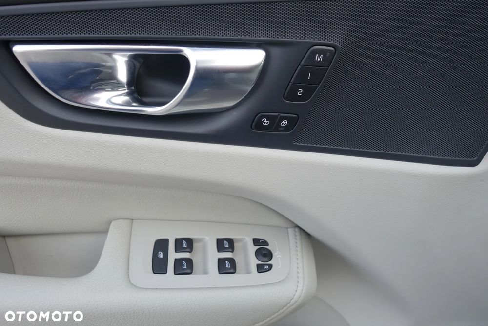 Volvo XC 60 B4 D AWD Inscription - 19