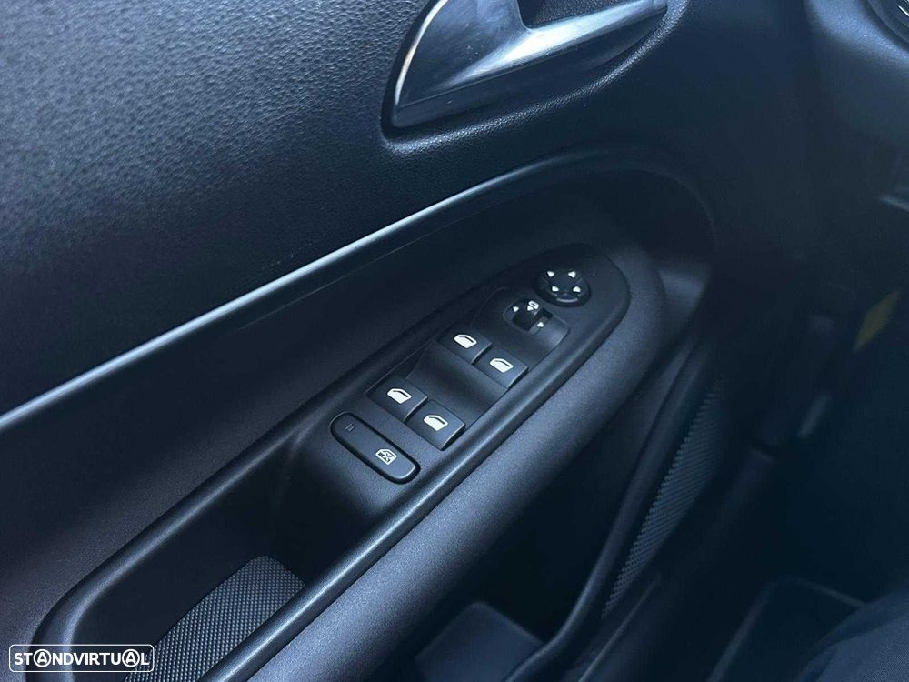 Alfa Romeo Junior 1.2 Speciale eDCT6 — fotografia 18