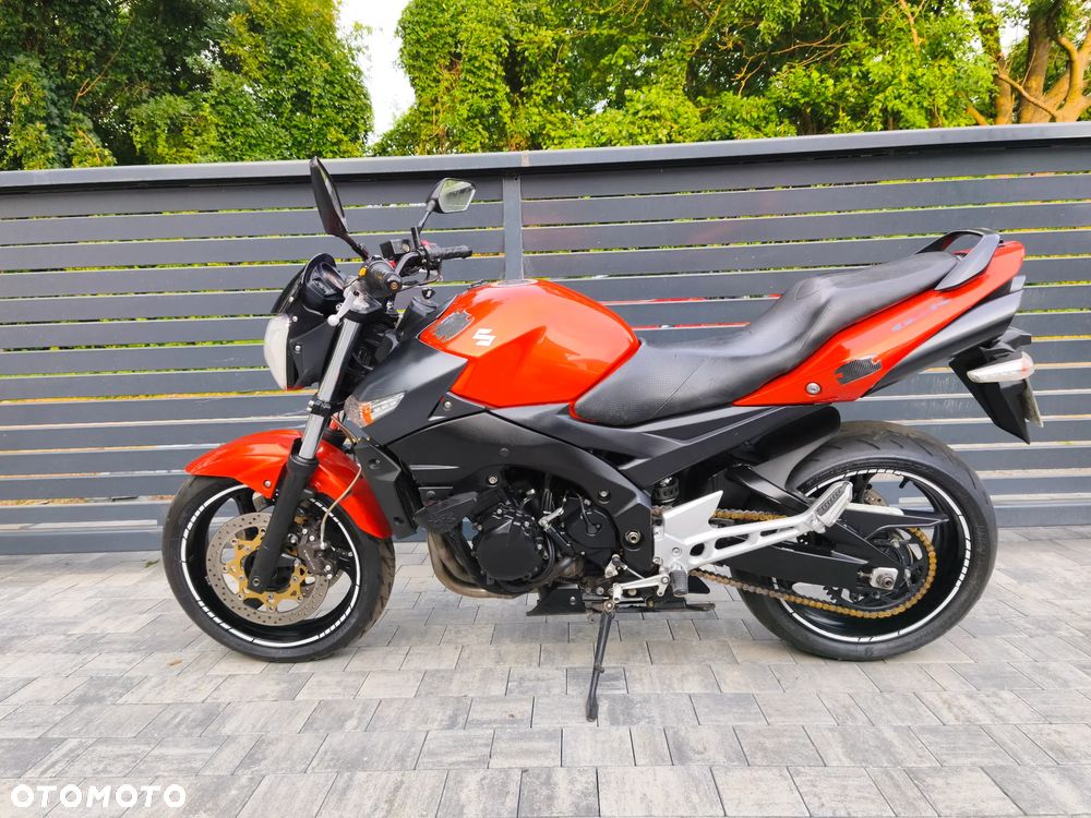 Suzuki GSR - 35