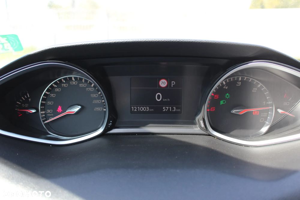 Peugeot 308 BlueHDi 130 EAT8 GT - 14