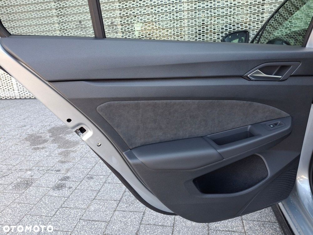 Volkswagen Golf Variant 1.5 eTSI mHEV R-Line Plus DSG - 11