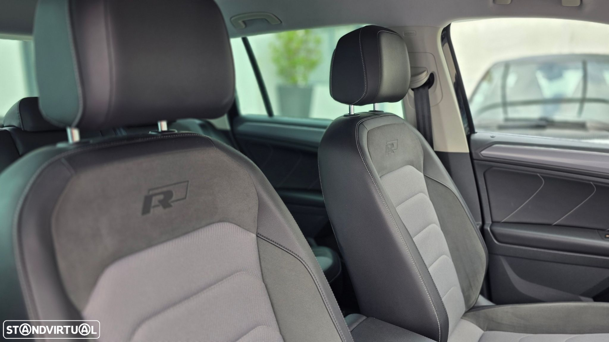 VW Tiguan 2.0 TDI R-Line - 29