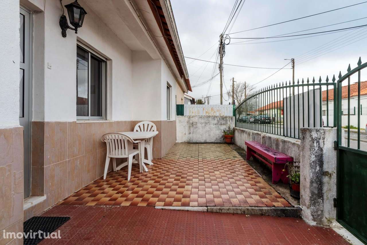 Moradia T3 c/ Espaço Exterior e Sótão Aproveitado em Pego Longo, Belas - Grande imagem: 2/49